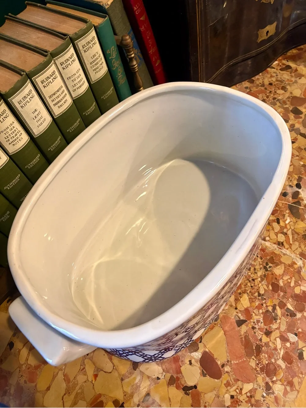 White and Blue Ceramic Footbath with Lattice Pattern (New)